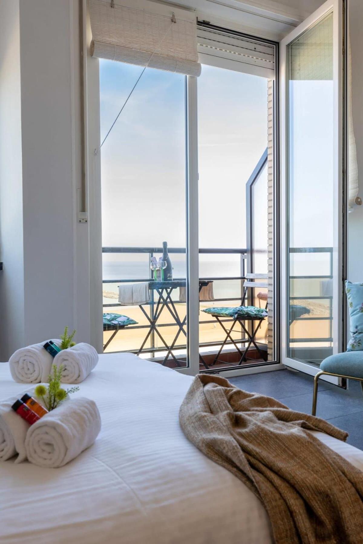 Huswell - Beautiful Spacious Studio With Frontal Sea View Кноке-Хайст Екстериор снимка
